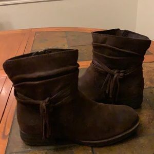 BORN ANKLE BOOTIES W/FRINGE TASSELS